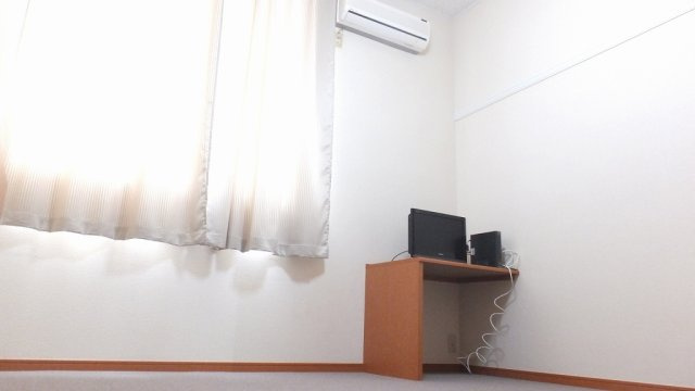 【居間・リビング】 | レオパレスファースト | 2Fの床面は、カーペット敷き