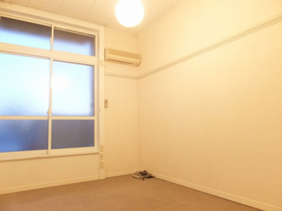 【居間・リビング】 | レオパレス壱里山 | 家具・家電無しのお部屋です。