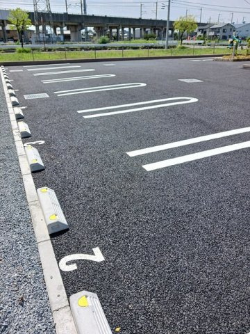 【駐車場】 | ロイヤル　信濃　Ｄ | 駐車場があります