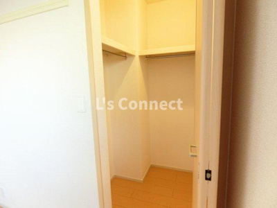 【収納】 | ルミエール館Ⅱ | ウォークインクローゼットでお荷物もすっきり収納。