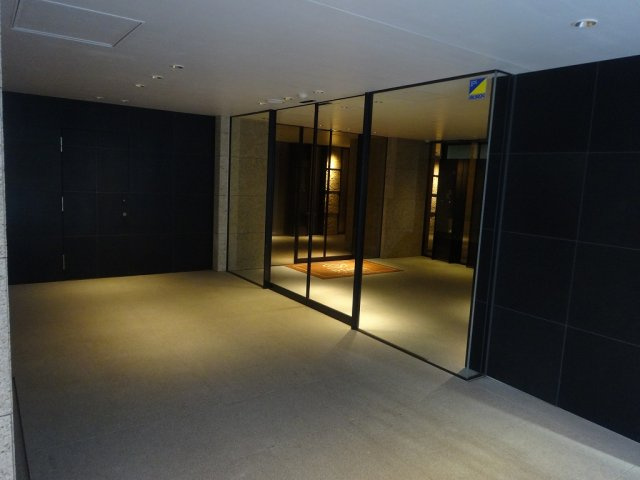 ディアナコート本郷弓町のエントランス