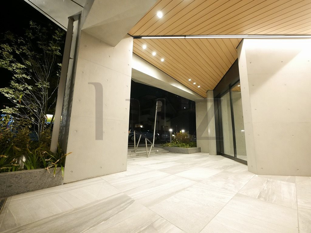 AELL横浜吉野町のエントランス