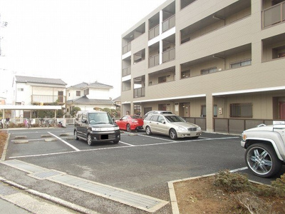 【駐車場】 | レインボーキャッスル | 駐車場に車を止められます