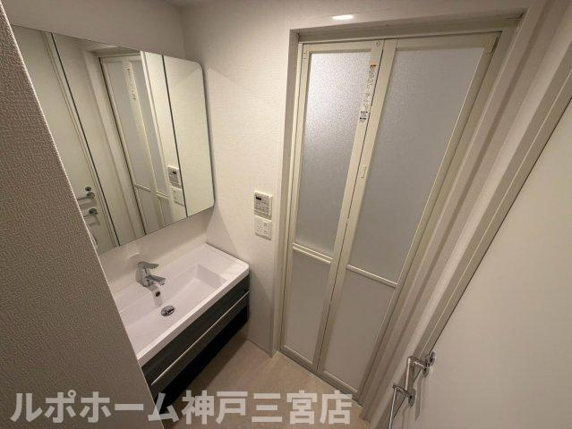セレニテ西元町アリエの洗面所