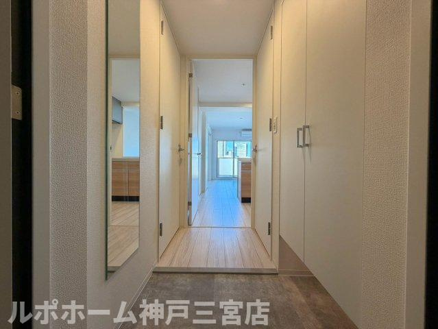 セレニテ西元町アリエの玄関