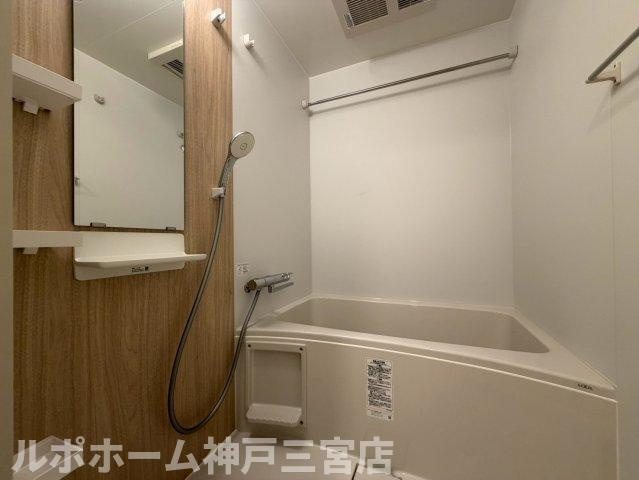 セレニテ西元町アリエの浴室