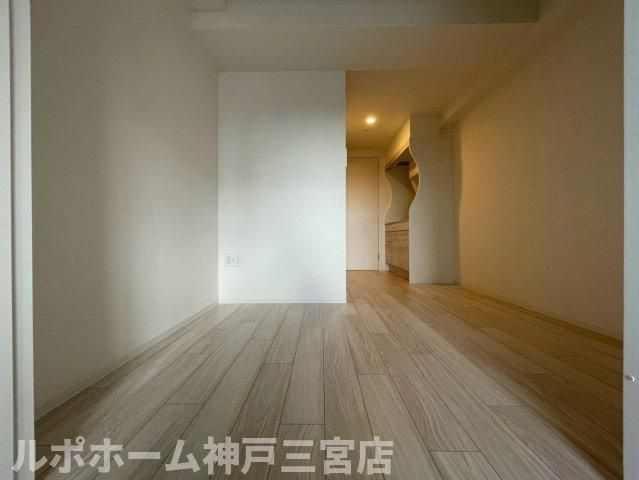 セレニテ西元町アリエの居間・リビング