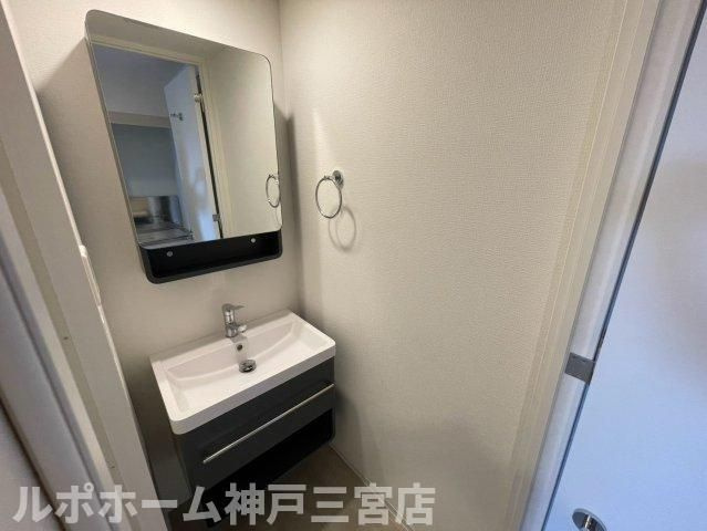 セレニテ西元町アリエの洗面所