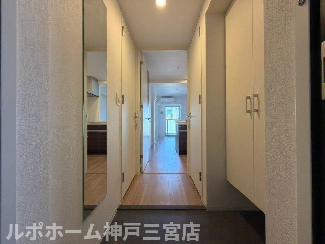 セレニテ西元町アリエの玄関