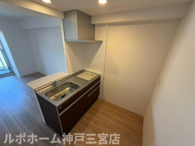 セレニテ西元町アリエのキッチン
