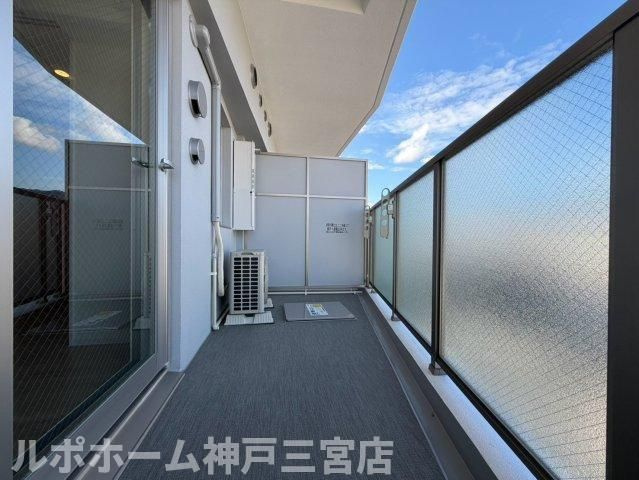 セレニテ西元町アリエのバルコニー