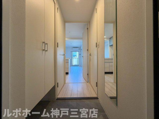 セレニテ西元町アリエの玄関