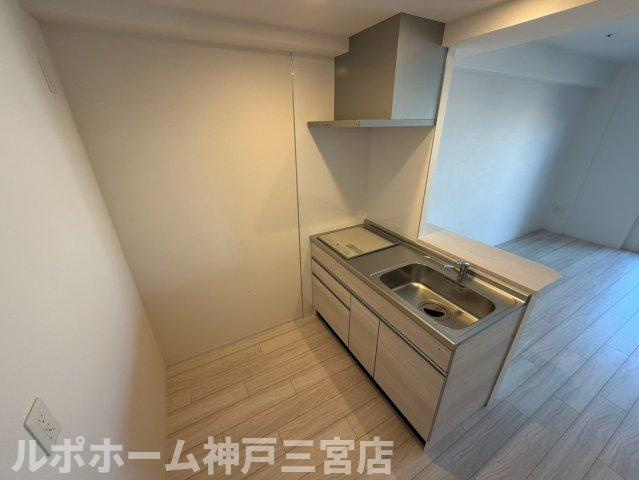 セレニテ西元町アリエのキッチン