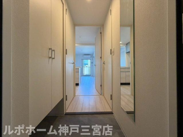 セレニテ西元町アリエの玄関
