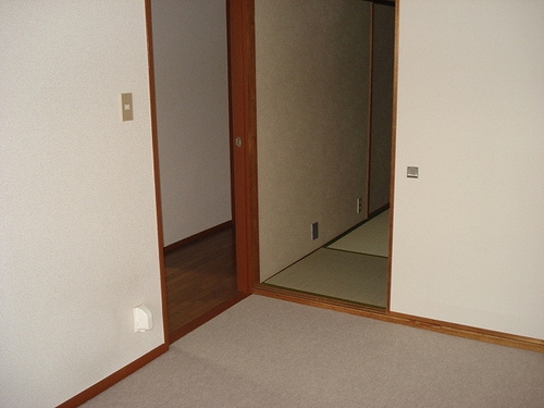 ライオンズマンション虹ヶ丘のその他|和室と洋室の境い目　※前回募集時2017年9月撮影の写真