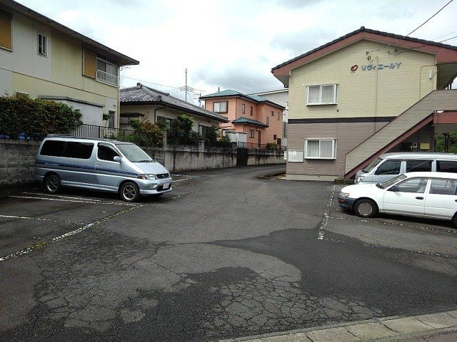リヴィエールＹの駐車場