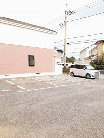 ソレアードＢの駐車場