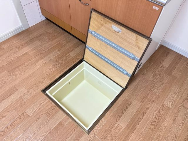 アイランドパーク・薬園台のキッチン|床下収納