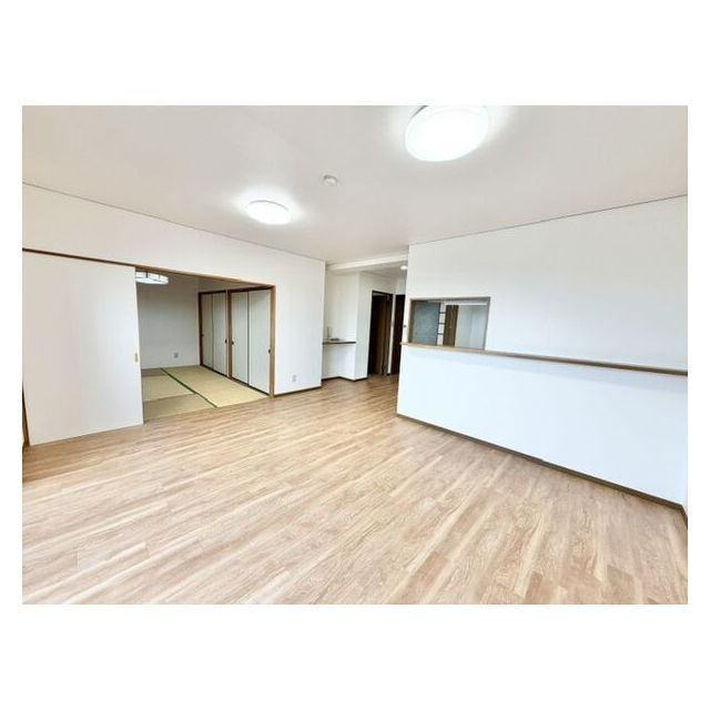 岐阜市北一色１丁目のアパートの居間・リビング