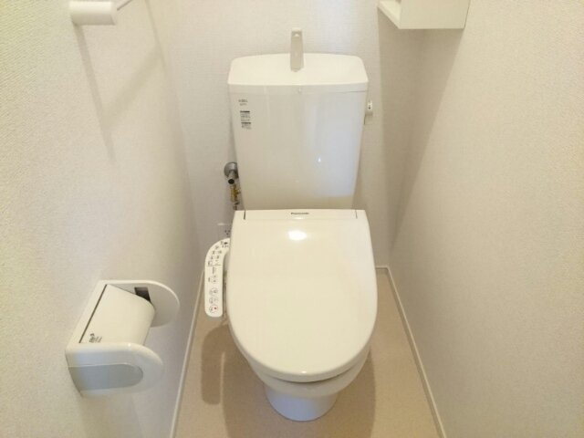 ノバガーデンⅤのトイレ|ゆったりとした空間のトイレです