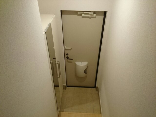 ノバガーデンⅤの玄関|明るい玄関です