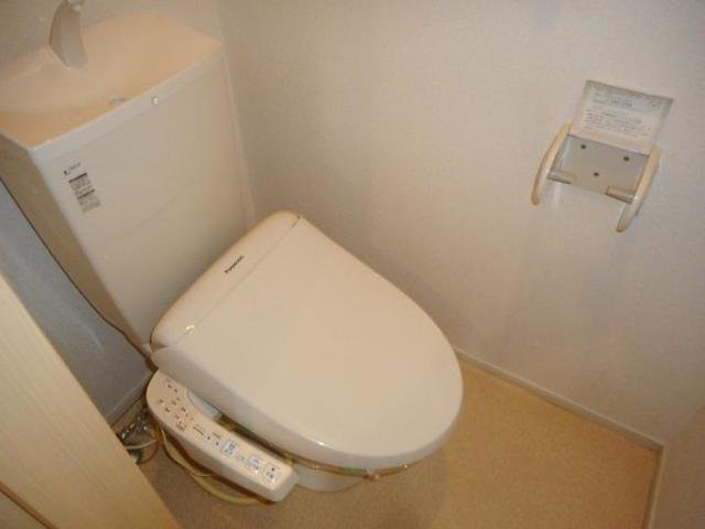 メゾンブリーズⅧのトイレ|落ち着いた色調のトイレです