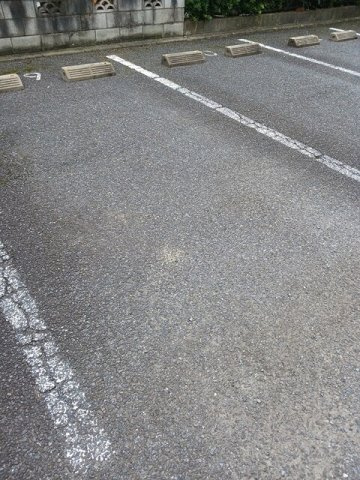 アン・プレーヌＢの駐車場|駐車場に車を止められます
