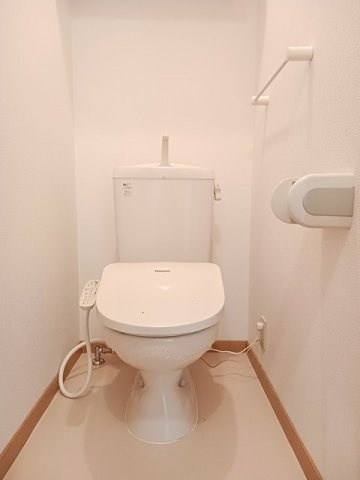 コンフォルターブルⅢのトイレ|落ち着いた色調のトイレです