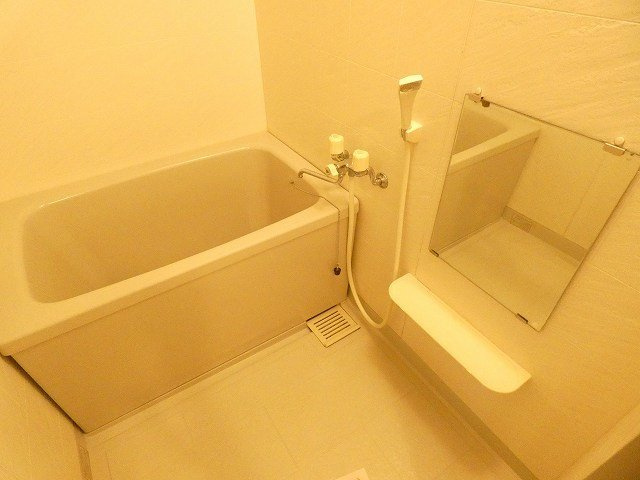 ファミール旭ケ丘Ⅰの浴室|きれいなお風呂です