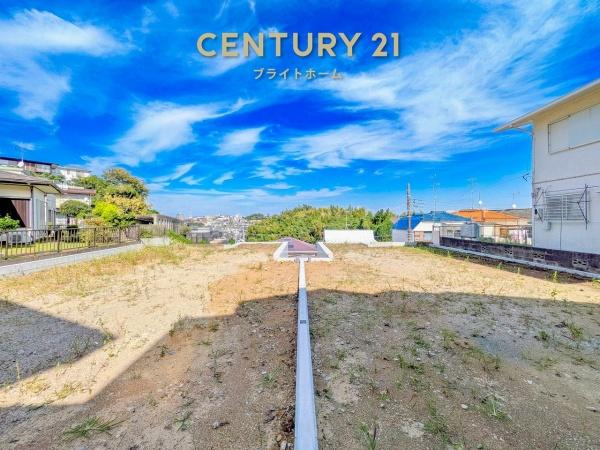 横浜市南区永田北２丁目の新築一戸建の外観|同仕様物件もご案内をさせて頂きます。
お車でご自宅まで送迎承ります。