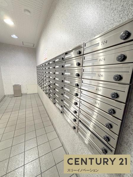 大正メゾンのエントランス|★便利な宅配ＢＯＸ完備★