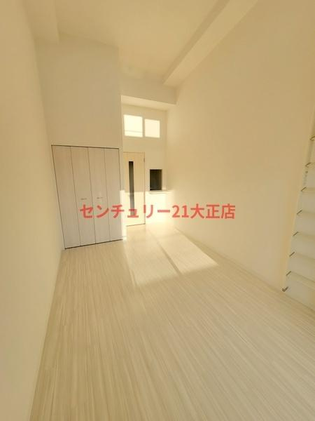 セレブコート弁天の洋室
