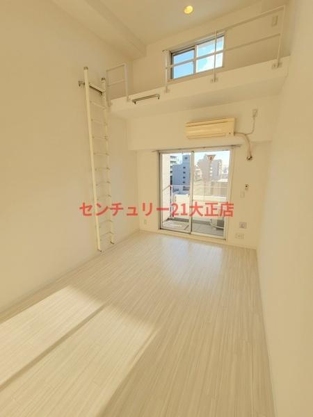 セレブコート弁天の洋室