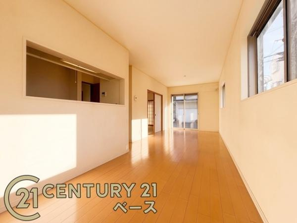 天理市富堂町　一戸建の居間・リビング|■暖かみある居心地の良い空間が広がります！