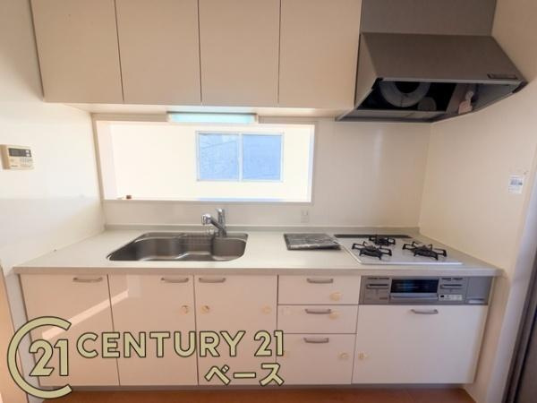 天理市富堂町　一戸建のキッチン|■収納スペース豊富で使い勝手の良いキッチン！