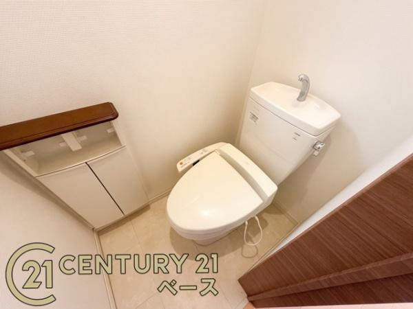 天理市富堂町　一戸建のトイレ|■トイレはきれいに使用されており、清潔感のある空間です。