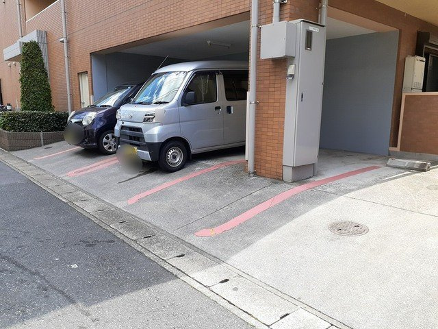 プリマヴェーラＷの駐車場