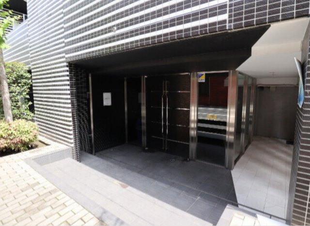 北区東十条１丁目の賃貸マンションのエントランス