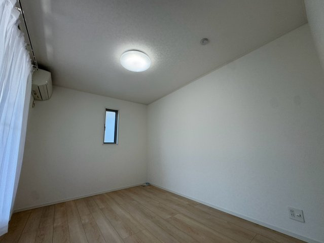 上里町勅使河原　中古2080の洋室