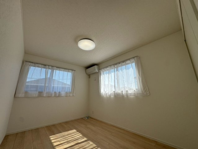 上里町勅使河原　中古2080の洋室