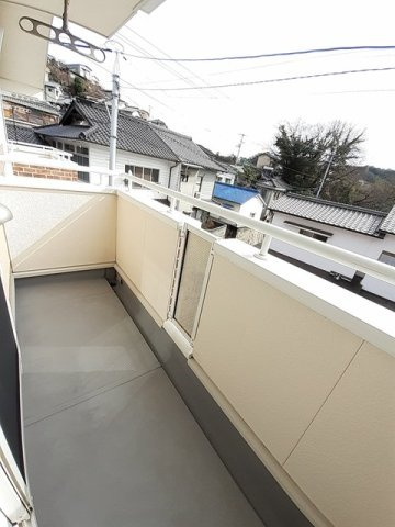 メゾン山中　Ｂのバルコニー|暖かな日差しのふりそそぐバルコニー