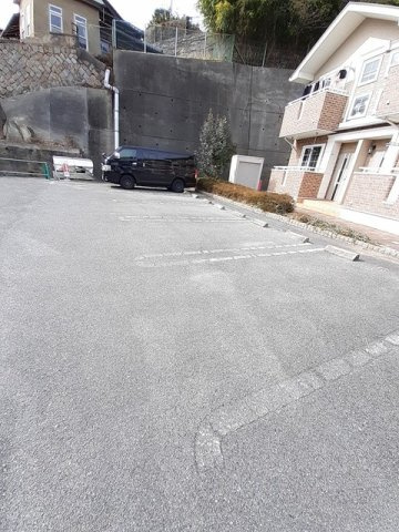 メゾン山中　Ｂの駐車場|駐車スペースもあります