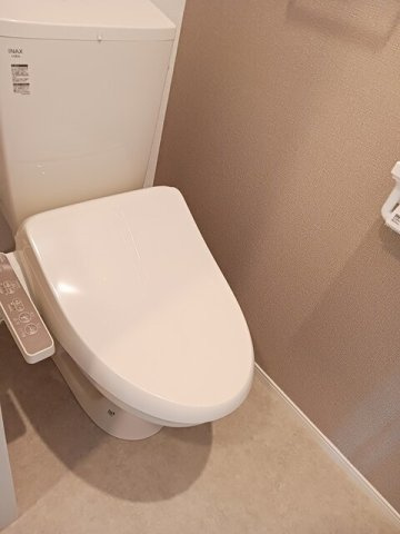 シャンス　トロワのトイレ|落ち着いた色調のトイレです
