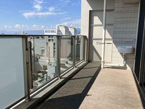 ライオンズ広島加古町のバルコニー|南西向きバルコニー・スロップシンク　※内装工事前