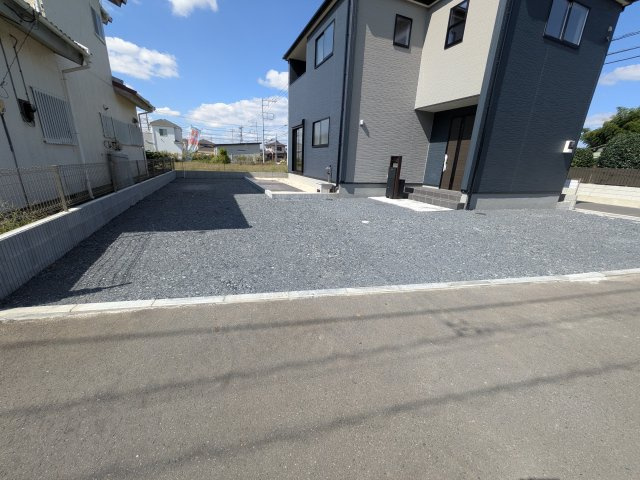 第1　土浦市神立町　新築戸建ての駐車場|駐車は6台可能です♪