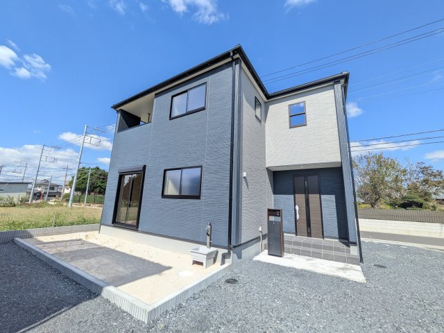 第1　土浦市神立町　新築戸建ての外観|【月々5万円台〜】
写真だけでは伝わらない快適さを、ぜひ現地で体感しませんか？
即日見学可能です！平日のご案内も可能です♪
お気軽にお問合せください！