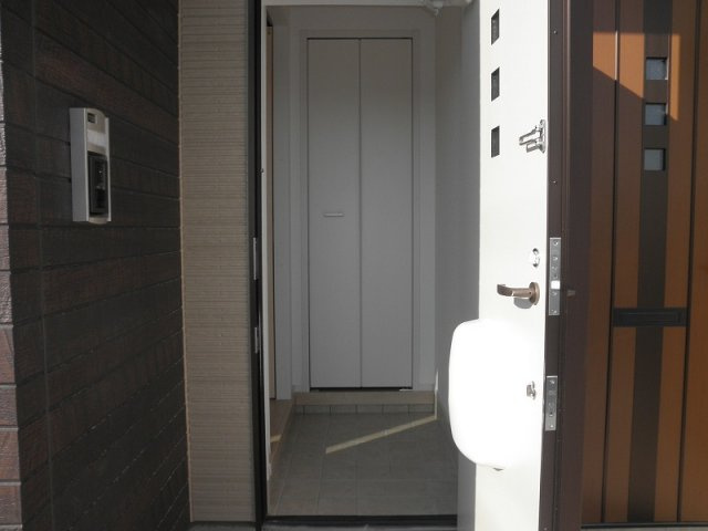 カラーリヴァー　Ｈ＆Ａの玄関|明るい玄関です