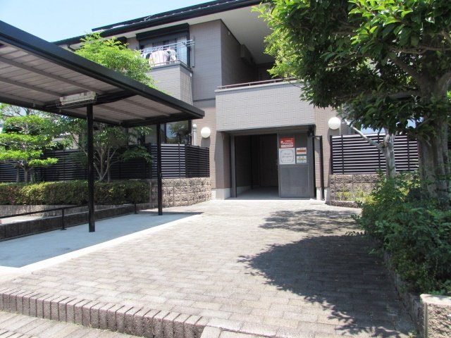 ランジェ御殿山のエントランス|毎日通るエントランスはこのようになっています