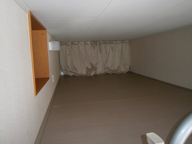 レオパレスしなの路のその他|広々としたロフトはＴＶ台もついています