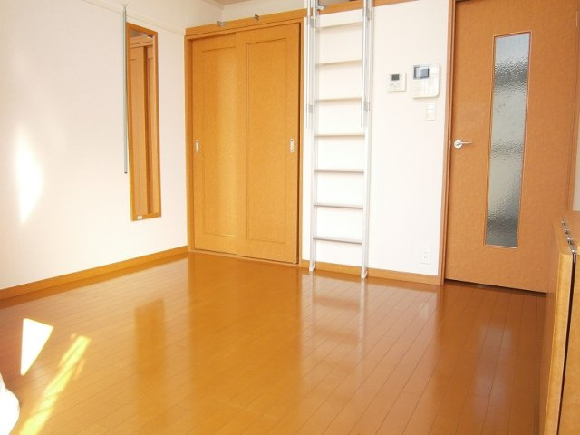 レオパレスしなの路の居間・リビング|こちらの居間で趣味の時間をお楽しみください